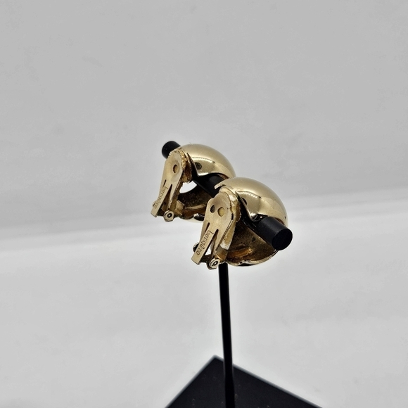 vintage bergere gold tone domed clip on earrings - Picture 3 of 8